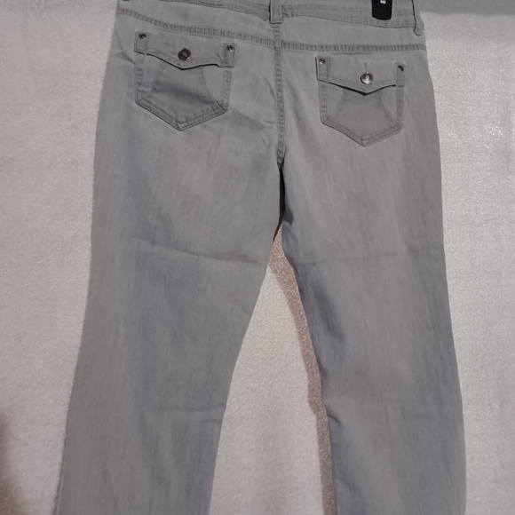 Canyon River Blues Women's Denim Capri Gray Jeans Size 12 Mid Rise. - Picture 3 of 10